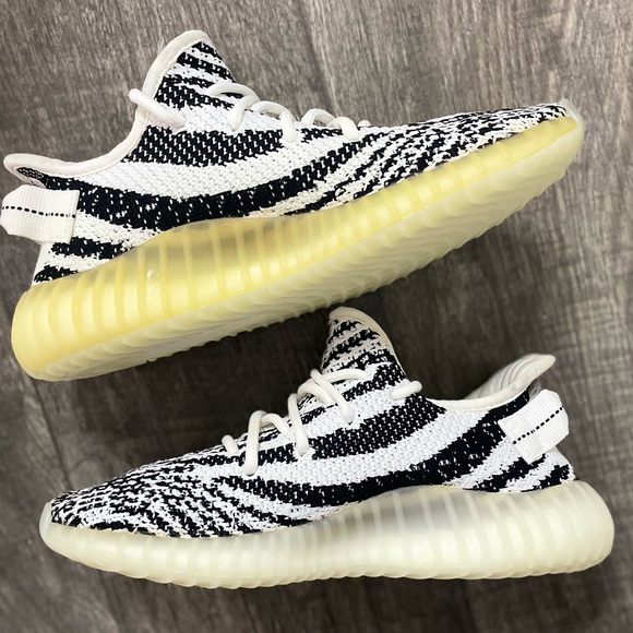 ✨YEEZY BOOST 350 V2 ADIDAS ORIGINALS - 8.5 women - Picture 6 of 10